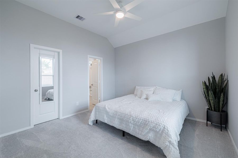 Furnished interior view inside a new home in Lago Mar, Texas City (Image 17).