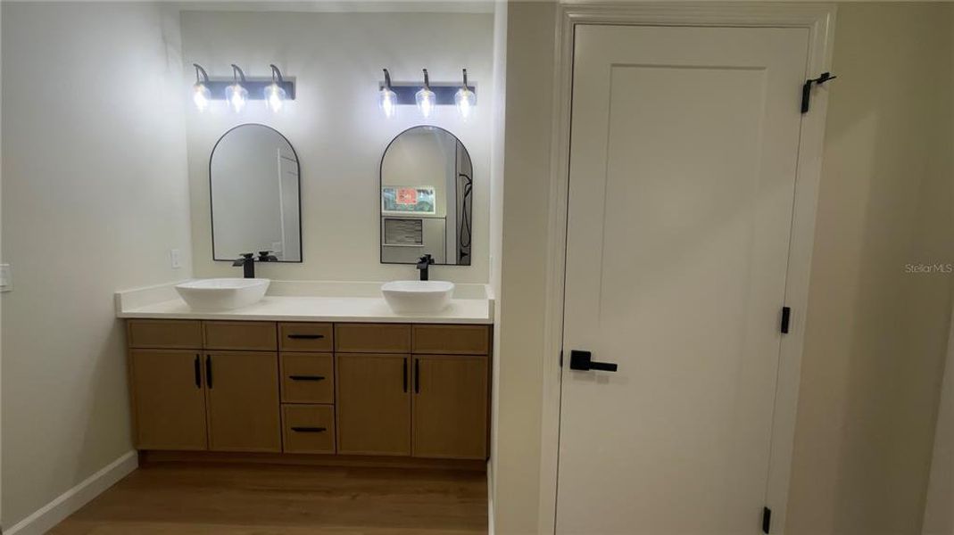 Furnished interior view inside a new home in , Chiefland (Image 5).