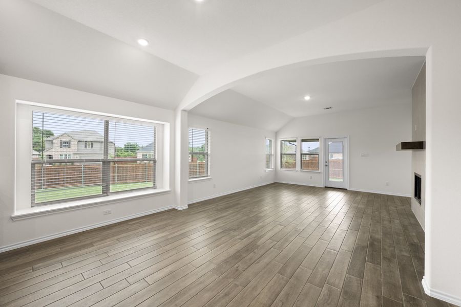 Spacious, unfurnished interior of a new home in Waterford Park, Weatherford (Image 15). Spacious, unfurnished interior of a new home in Waterford Park, Weatherford (Image 15).