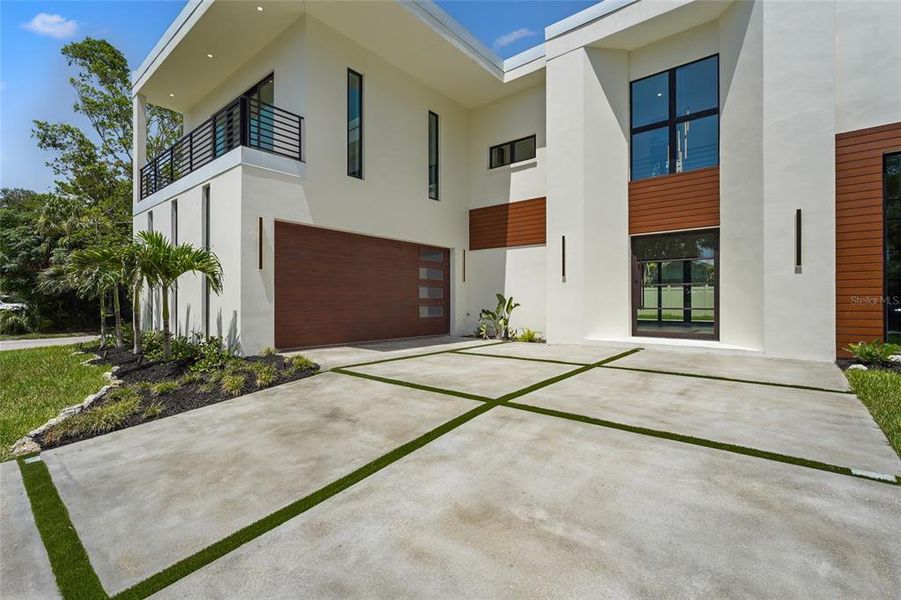 Exterior details and patio area of a home in , Sarasota (Image 45).