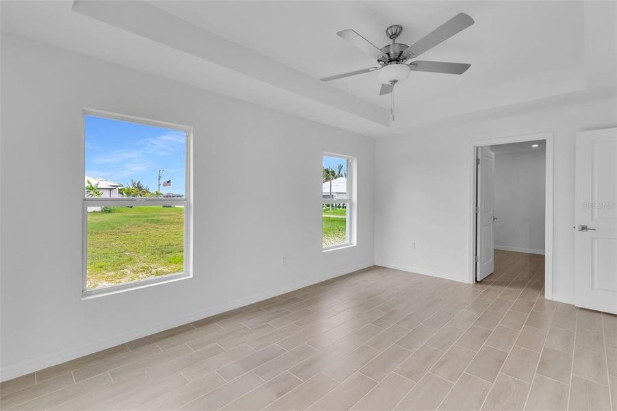Spacious, unfurnished interior of a new home in , Cape Coral (Image 19).