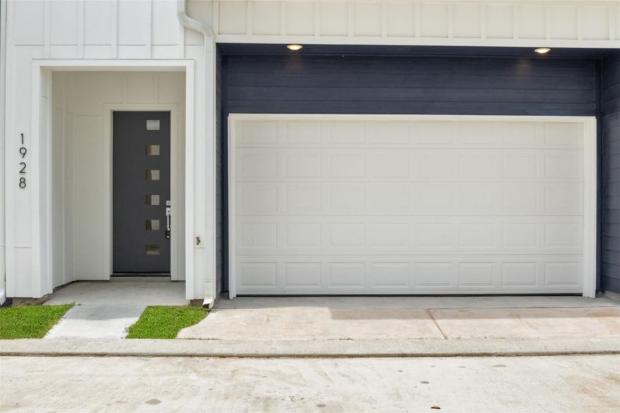 Private 2 car garage with access straight into your home! Private 2 car garage with access straight into your home!