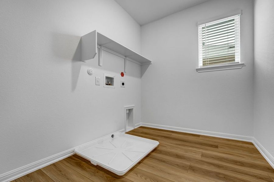 Spacious, unfurnished interior of a new home in Longview, Del Valle (Image 24).