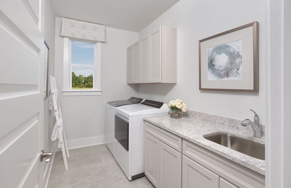 Furnished interior view inside a new home in Del Webb North Myrtle Beach, North Myrtle Beach (Image 12).