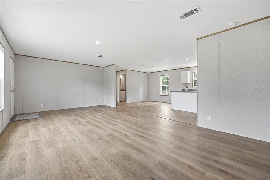 Spacious, unfurnished interior of a new home in , Bronson (Image 15).