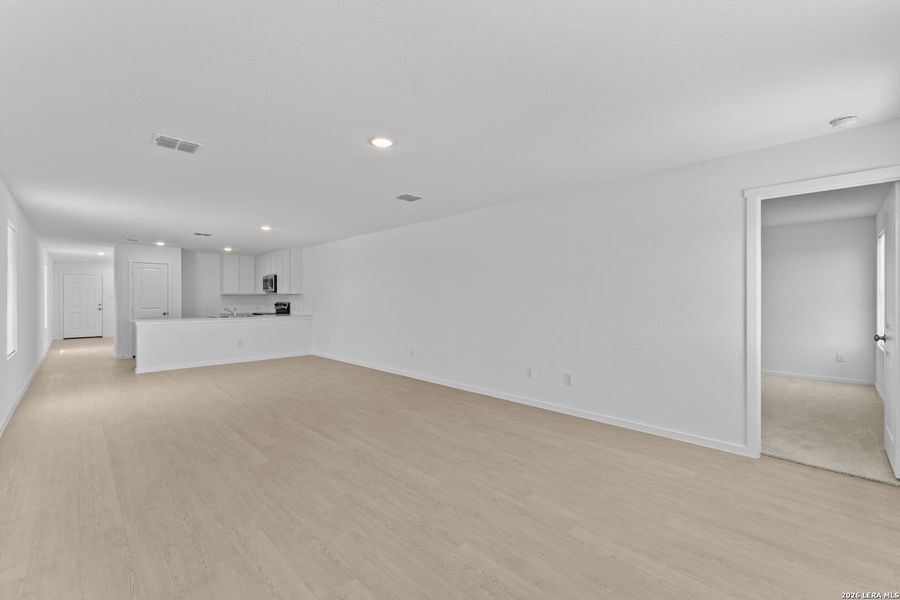 Spacious, unfurnished interior of a new home in Higdon Crossing, San Antonio (Image 20).