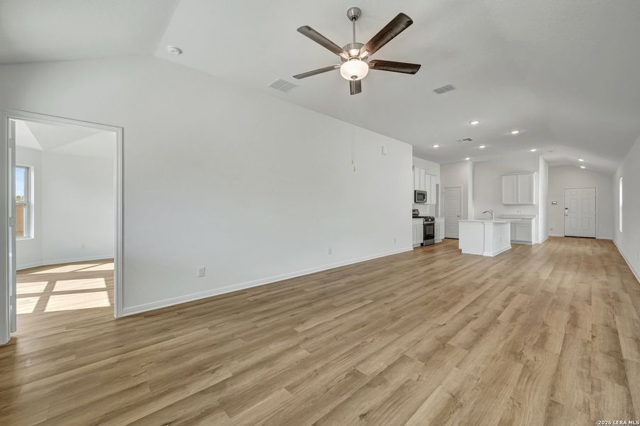 Spacious, unfurnished interior of a new home in Winding Brook, San Antonio (Image 23).