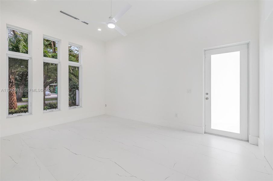 Spacious, unfurnished interior of a new home in , Biscayne Park (Image 21).