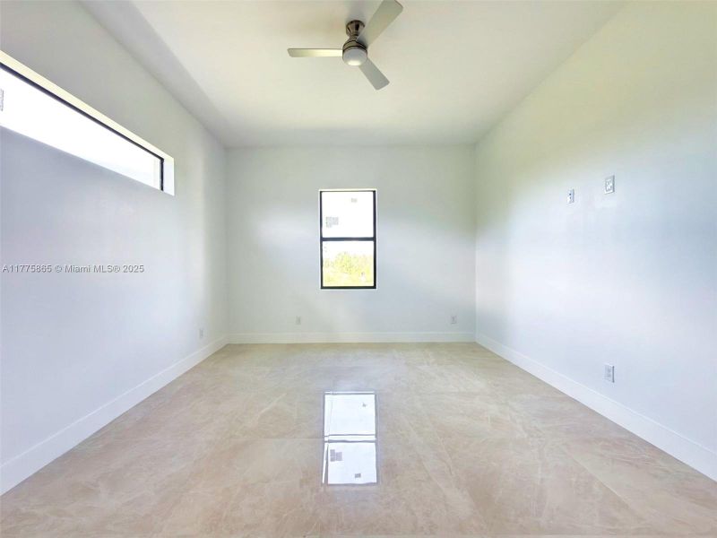 Spacious, unfurnished interior of a new home in , Lehigh Acres (Image 10).
