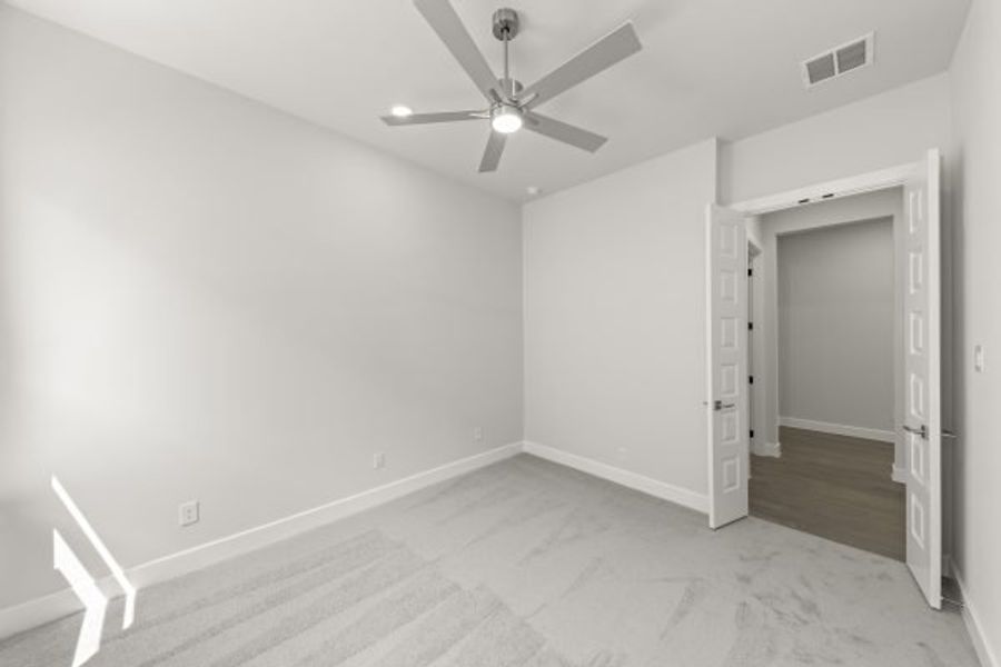 Spacious, unfurnished interior of a new home in The Highlands, Rockwall (Image 34).
