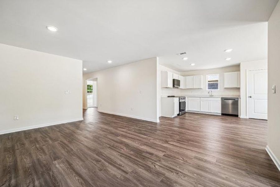 Spacious, unfurnished interior of a new home in , Hartwell (Image 14).