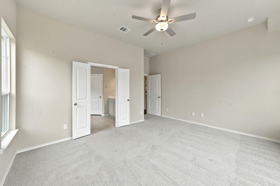 Spacious, unfurnished interior of a new home in The Trails, New Caney (Image 27).