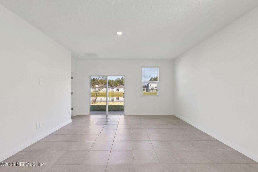 Spacious, unfurnished interior of a new home in Kings Preserve, Jacksonville (Image 23).
