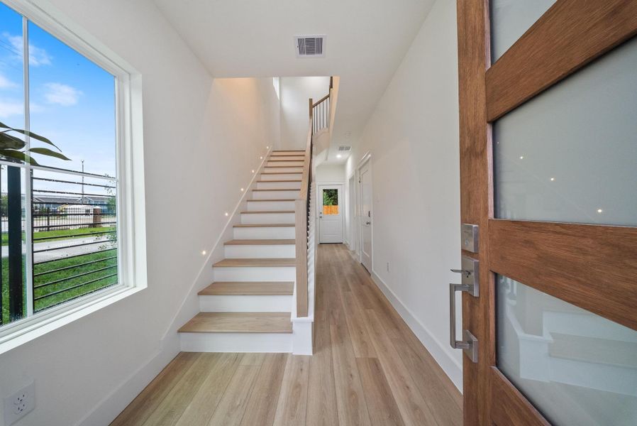 Spacious, unfurnished interior of a new home in , Houston (Image 17).