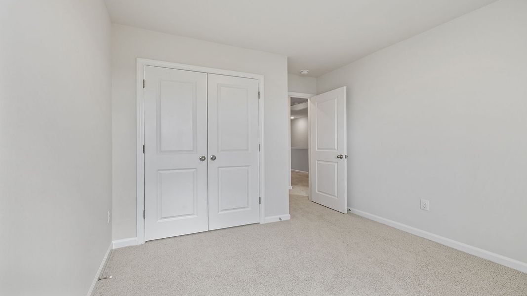 Spacious, unfurnished interior of a new home in Tanglewood Townes, Greenville (Image 24).