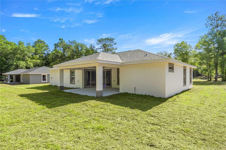 Exterior details and patio area of a home in , Dunnellon (Image 17).