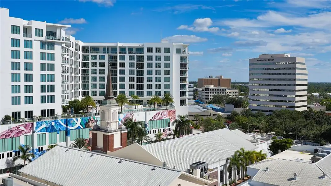 Condo located in Sarasota, FL showcasing its design and architecture (Image 3).