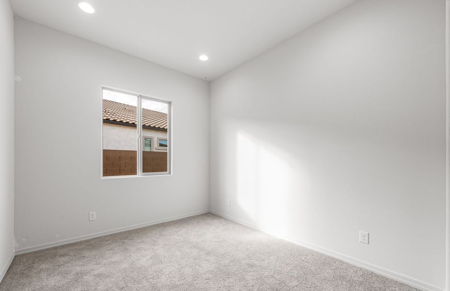 Spacious, unfurnished interior of a new home in Artisan at Asante, Surprise (Image 22).