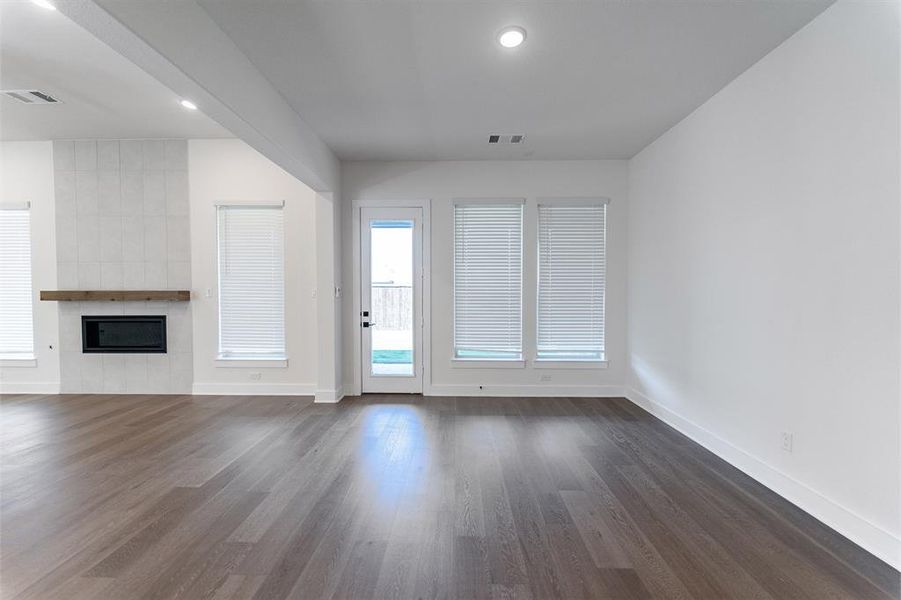 Spacious, unfurnished interior of a new home in Sonoma Verde, Rockwall (Image 12).