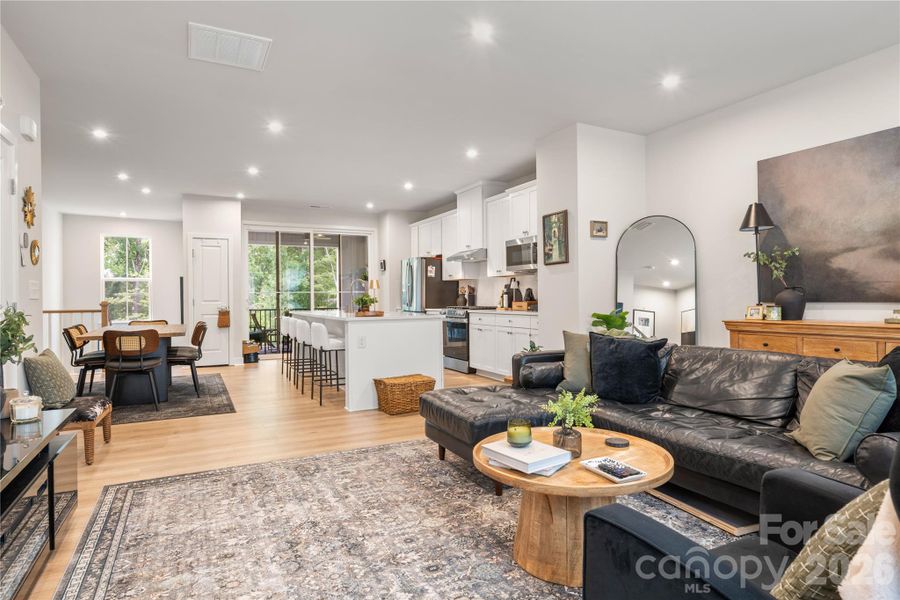 Comfortable Open Floorplan Comfortable Open Floorplan