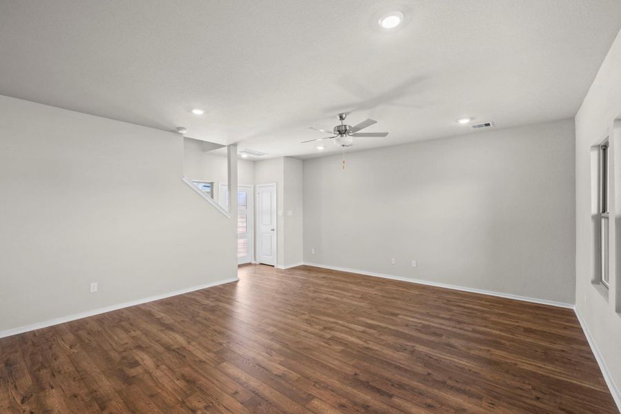 Spacious, unfurnished interior of a new home in Creekhaven, Rosharon (Image 23). Spacious, unfurnished interior of a new home in Creekhaven, Rosharon (Image 23).