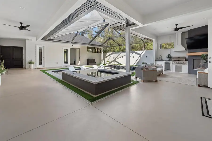 Exterior details and patio area of a home in , High Springs (Image 3).