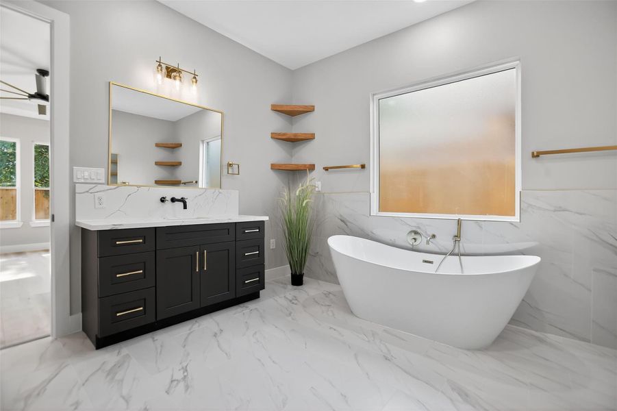 The owner’s retreat en-suite bathroom