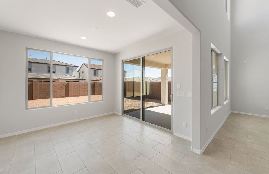 Spacious, unfurnished interior of a new home in Artisan at Asante, Surprise (Image 31).