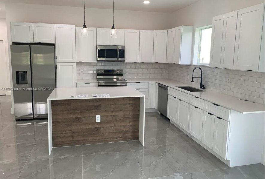 Furnished interior view inside a new home in , Fort Lauderdale (Image 5). Furnished interior view inside a new home in , Fort Lauderdale (Image 5).