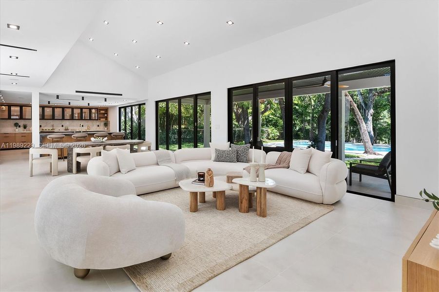 Community amenities in , Hollywood (Image 56).