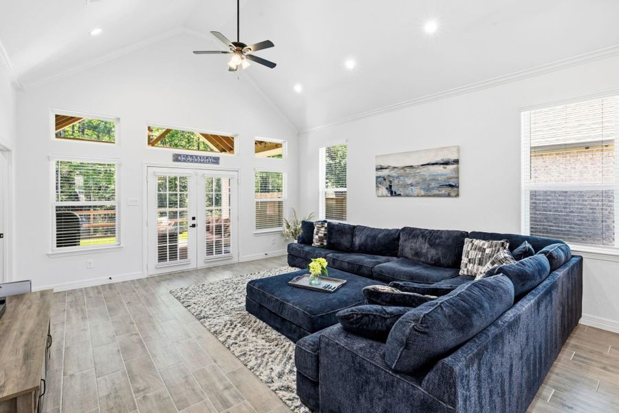 Furnished interior view inside a new home in , Anahuac (Image 11).