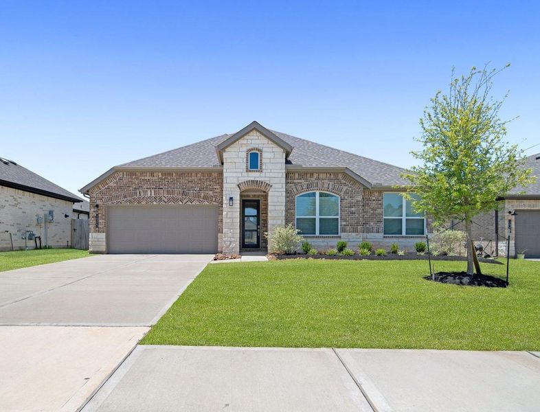 This single-story gem in Foster’s Ridge checks all the boxes, modern, spacious, and thoughtfully designed.