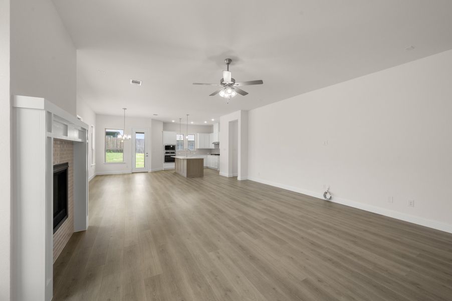 Spacious, unfurnished interior of a new home in Sheppard's Place, Waxahachie (Image 19).