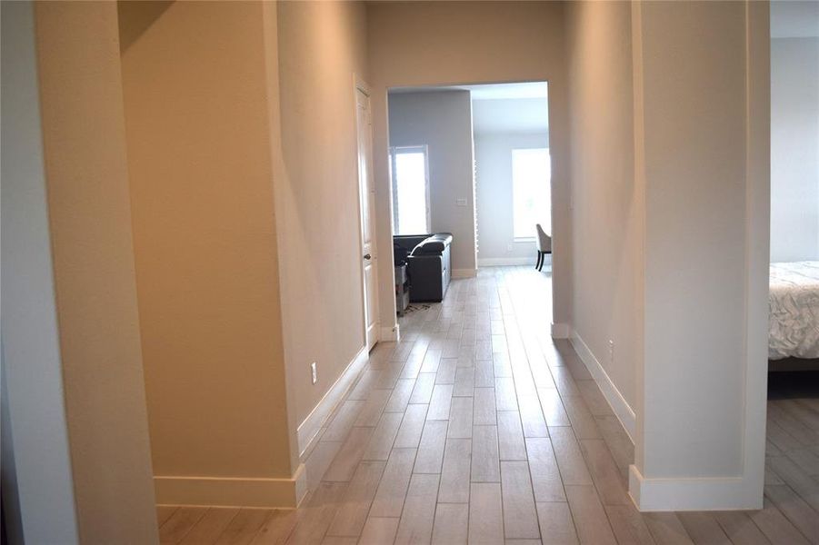Spacious, unfurnished interior of a new home in , Hickory Creek (Image 24).