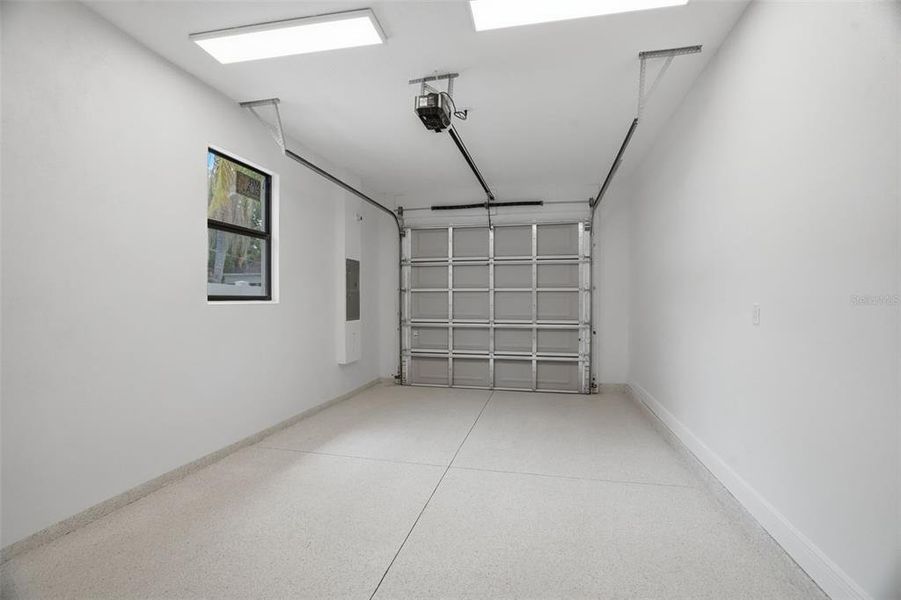 Spacious, unfurnished interior of a new home in , Tampa (Image 26).