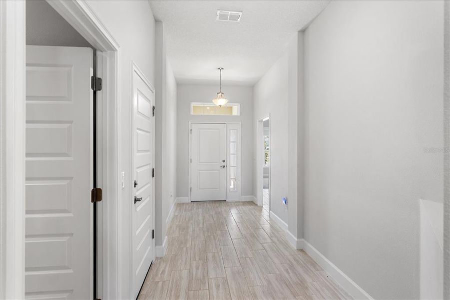 Spacious, unfurnished interior of a new home in Abbey Glen, Dade City (Image 22).
