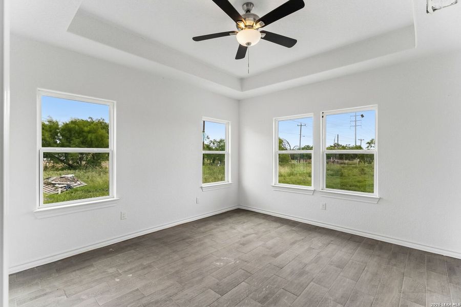 Spacious, unfurnished interior of a new home in , Natalia (Image 11).