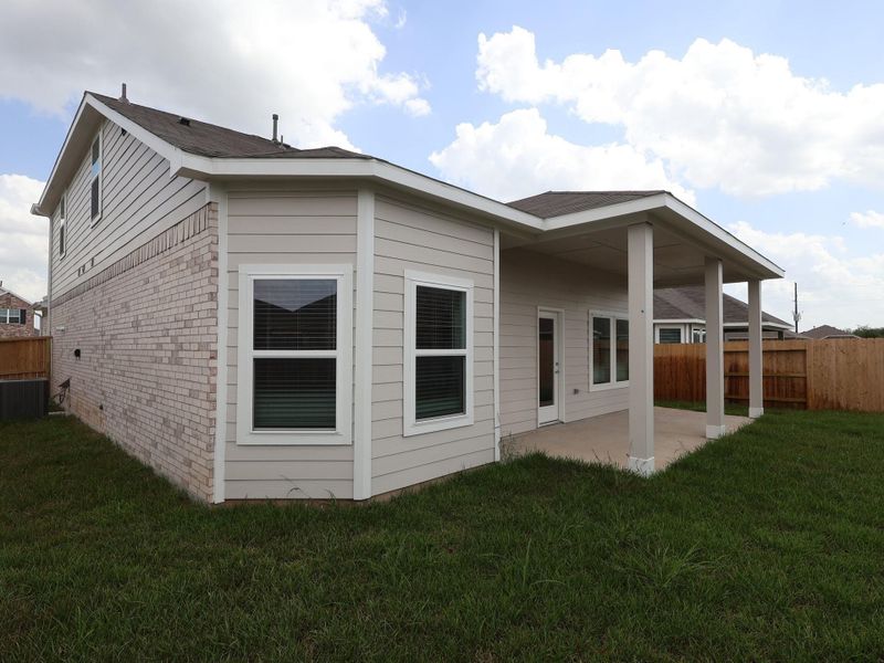 Exterior details and patio area of a home in Miller's Pond, Rosenberg (Image 25).