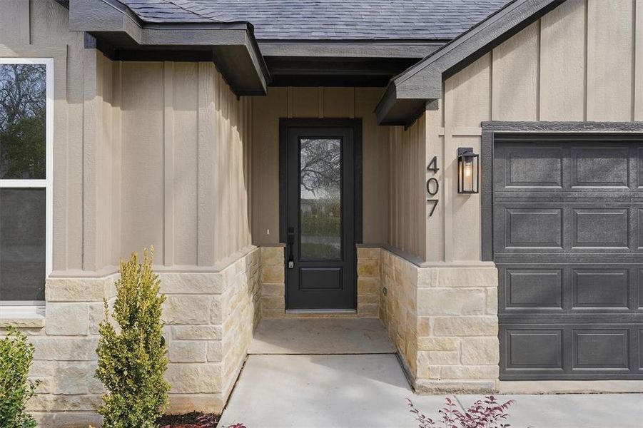 Exterior details and patio area of a home in , Boyd (Image 21).