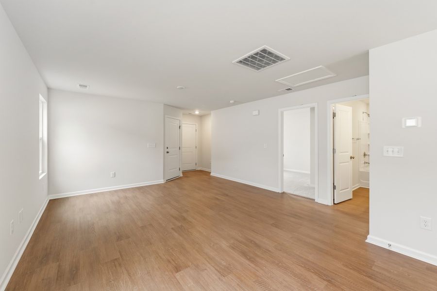Spacious, unfurnished interior of a new home in Evergreen, Spartanburg (Image 10). Spacious, unfurnished interior of a new home in Evergreen, Spartanburg (Image 10).