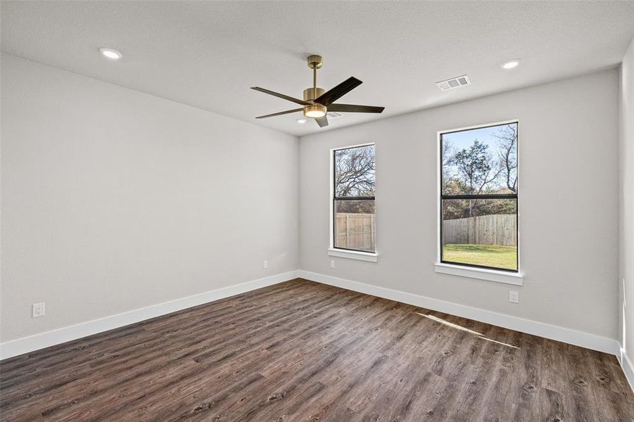 Spacious, unfurnished interior of a new home in , Granbury (Image 28).