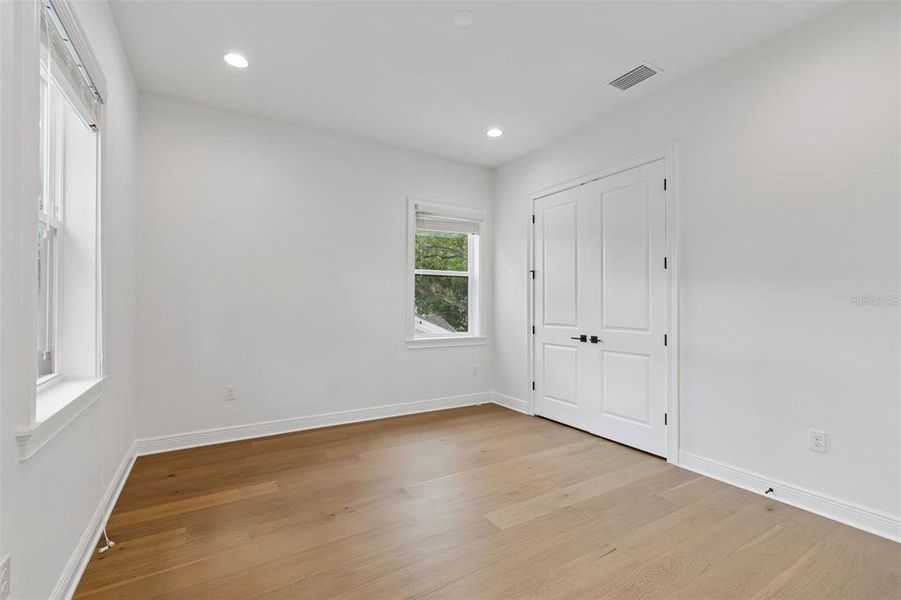 Spacious, unfurnished interior of a new home in , Tampa (Image 50).