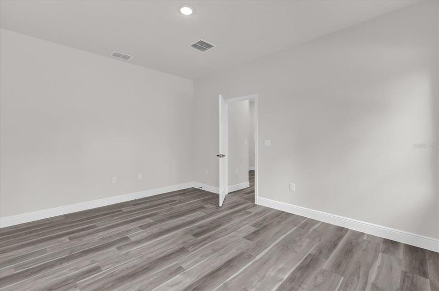 Spacious, unfurnished interior of a new home in , Ocala (Image 42).