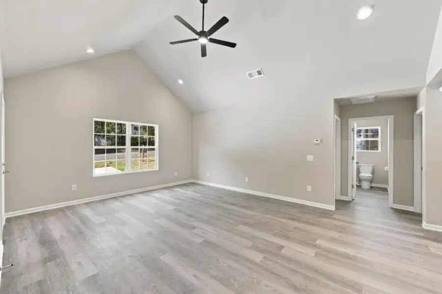 Spacious, unfurnished interior of a new home in , Lula (Image 33).