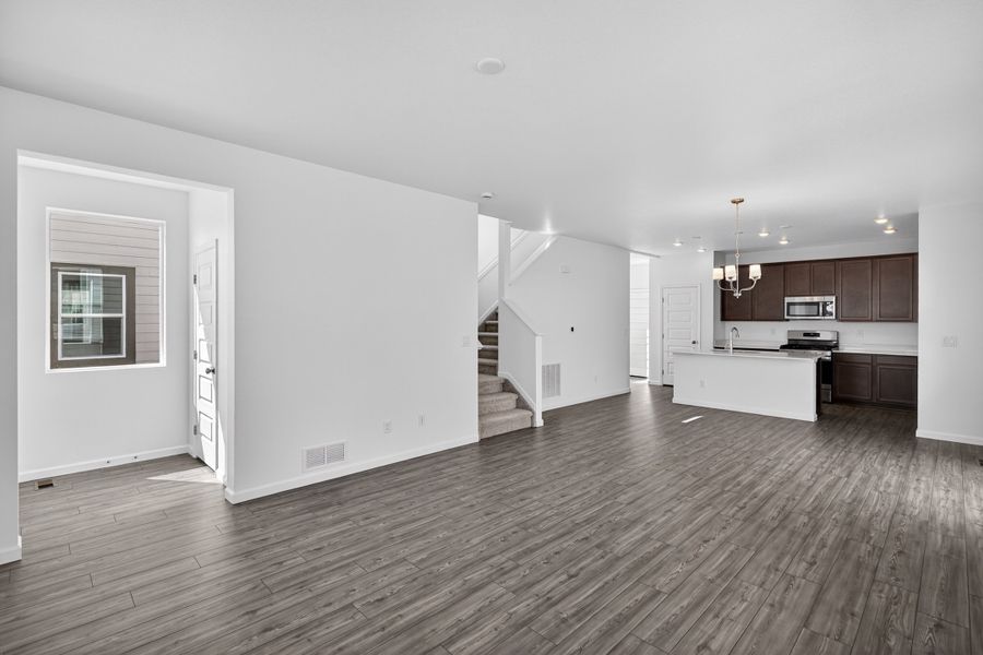 Spacious, unfurnished interior of a new home in Sky Ranch, Aurora (Image 11).