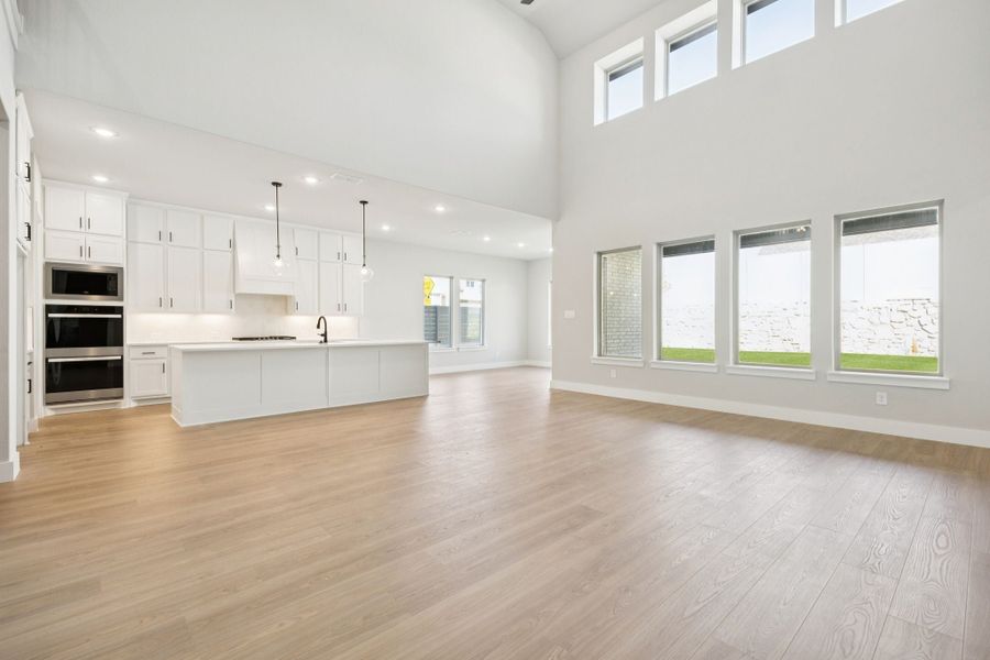 Spacious, unfurnished interior of a new home in Painted Tree Lakeside, McKinney (Image 17).