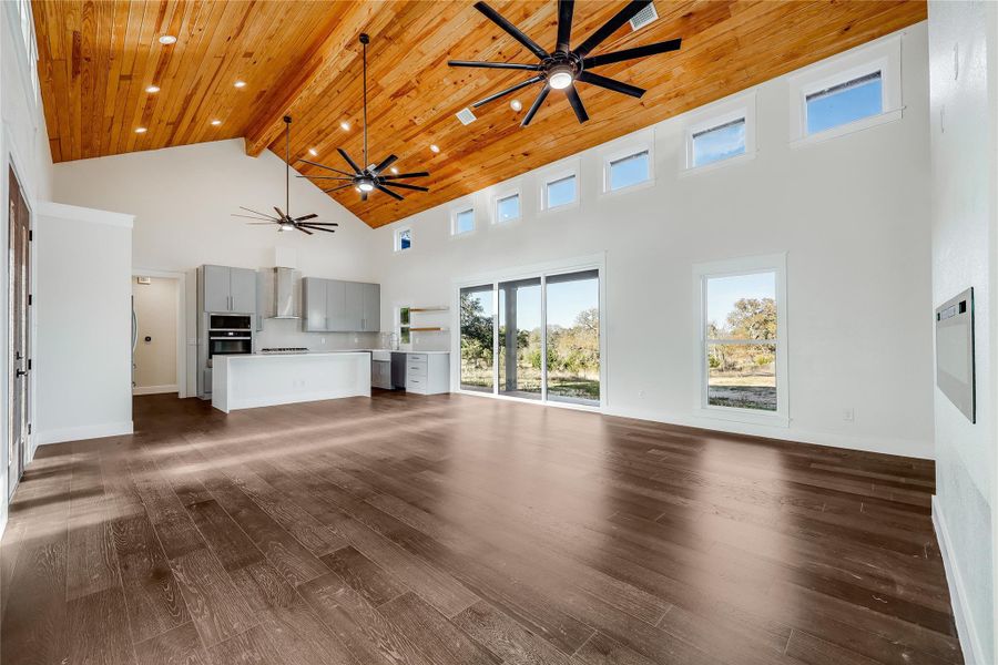 Spacious, unfurnished interior of a new home in , Buchanan Dam (Image 17).