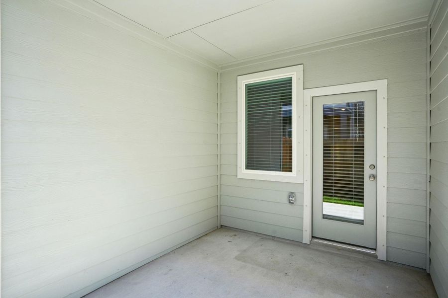 Exterior details and patio area of a home in Kemah Crossing - City Series, Kemah (Image 28).