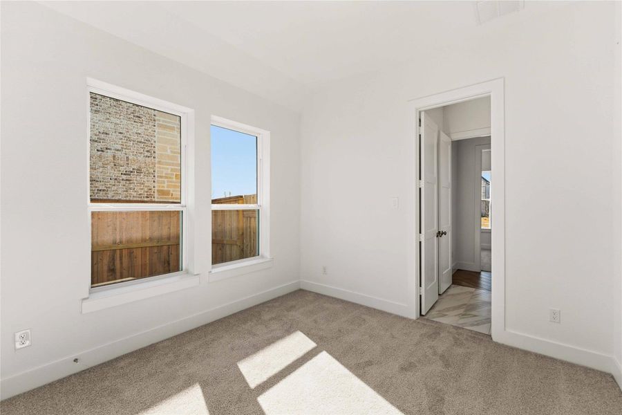 Spacious, unfurnished interior of a new home in Valencia, Manvel (Image 22).