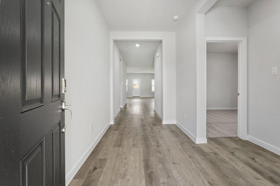 Spacious, unfurnished interior of a new home in Lexington Heights, Willis (Image 21).